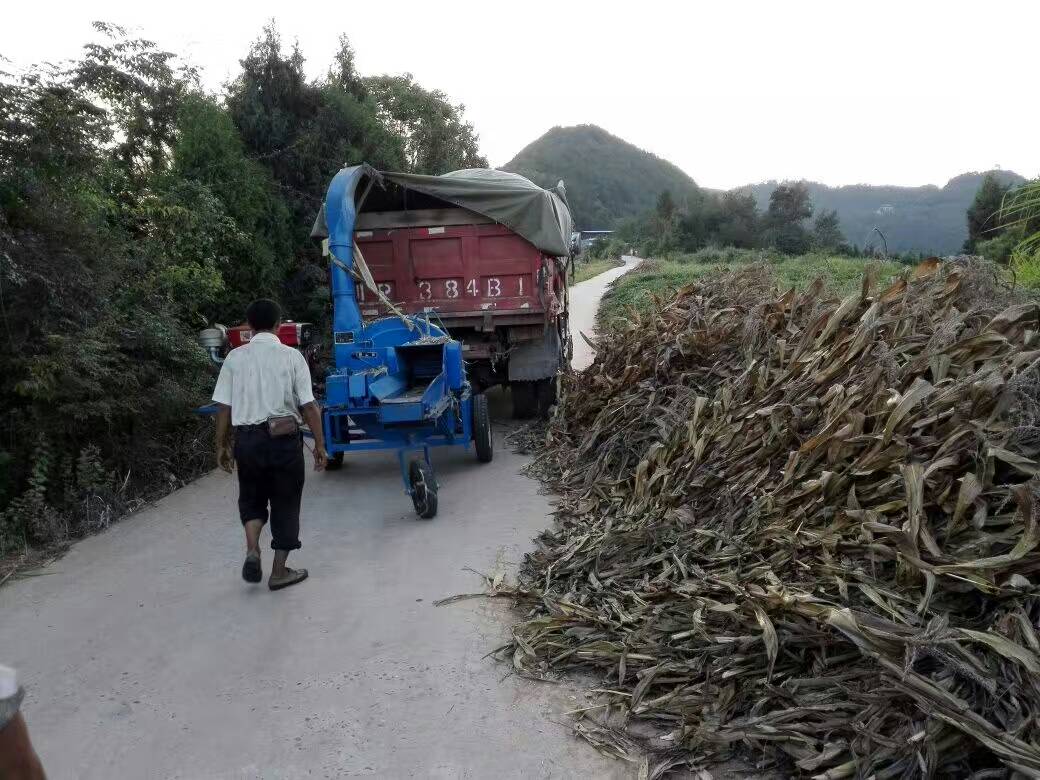 大型鍘草粉碎機(jī)多少錢一臺？秸稈鍘草機(jī)多少錢一臺？