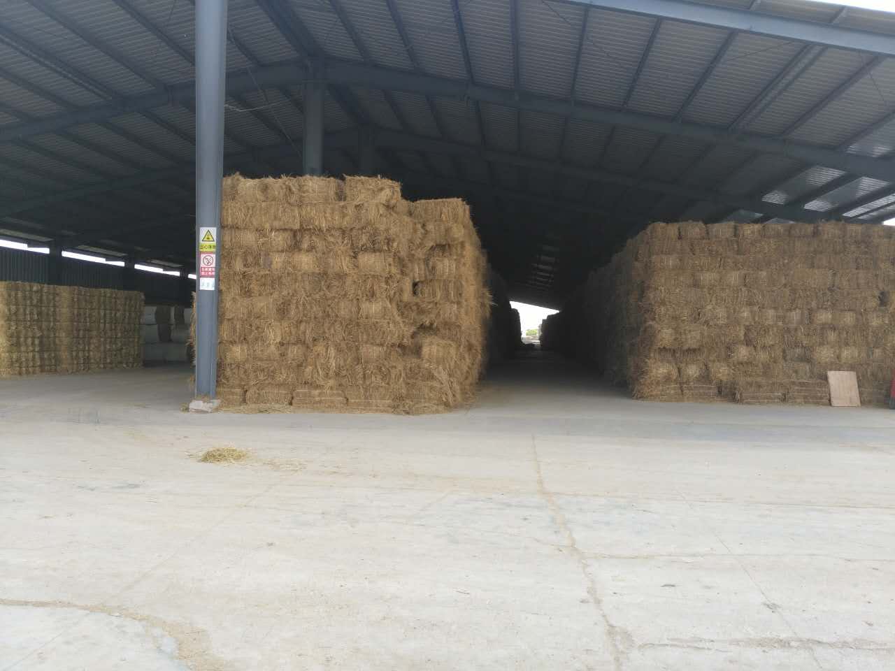大型青貯鍘草機(jī)視頻30噸鍘草機(jī)視頻